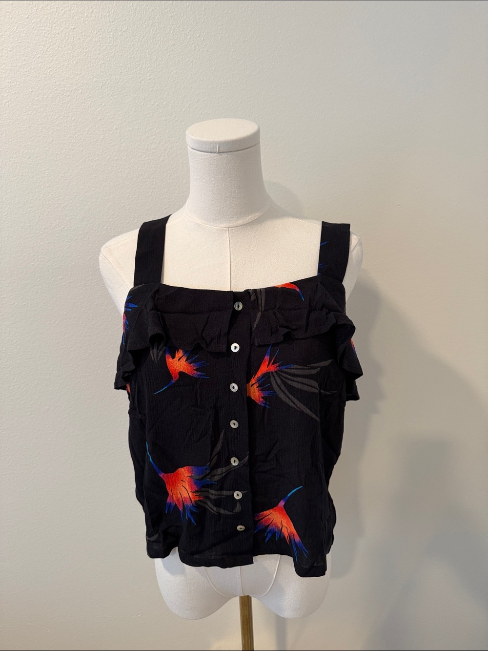 Knot Sisters NWT Black Bird of Paradise Print Ruffle Tank Blouse Medium